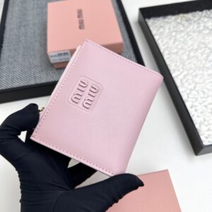 【AT3439】MIU MIU 甘いピンク色の折りたたみショートウォレット｜シンプルで万能 落ち着いて精巧 おしゃれ必須