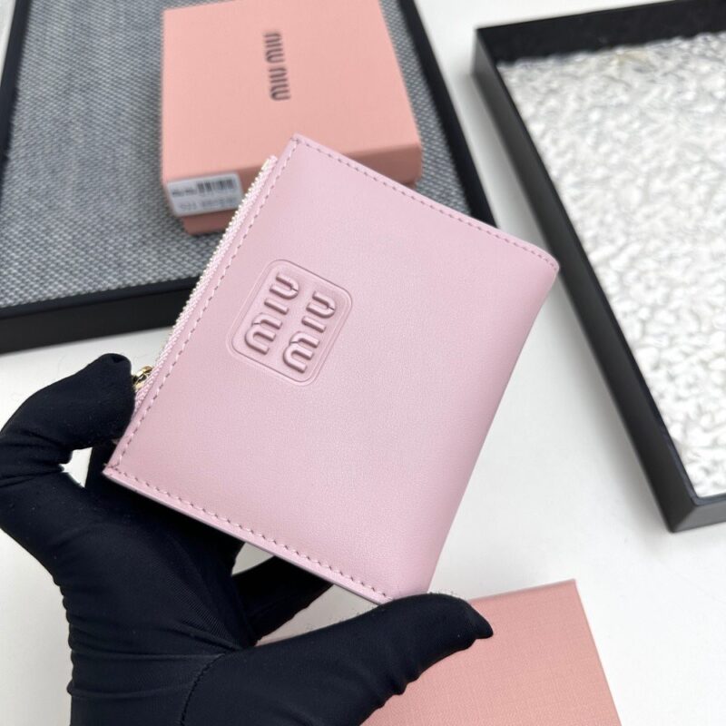 【AT3439】MIU MIU 甘いピンク色の折りたたみショートウォレット｜シンプルで万能 落ち着いて精巧 おしゃれ必須