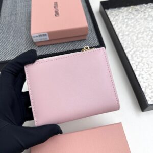 【AT3439】MIU MIU 甘いピンク色の折りたたみショートウォレット｜シンプルで万能 落ち着いて精巧 おしゃれ必須
