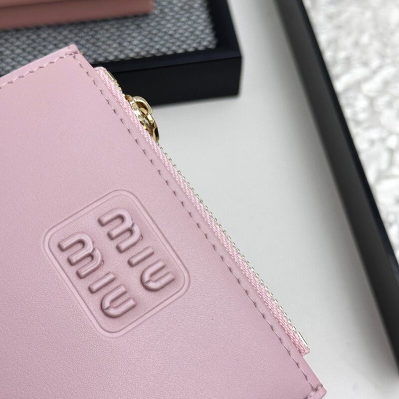 【AT3439】MIU MIU 甘いピンク色の折りたたみショートウォレット｜シンプルで万能 落ち着いて精巧 おしゃれ必須