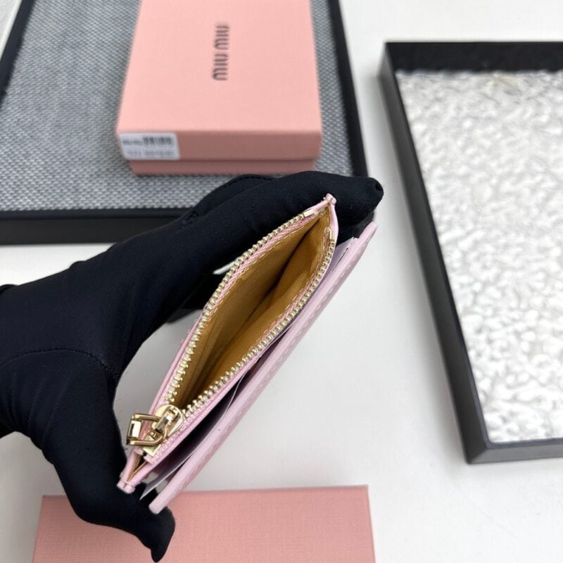 【AT3439】MIU MIU 甘いピンク色の折りたたみショートウォレット｜シンプルで万能 落ち着いて精巧 おしゃれ必須