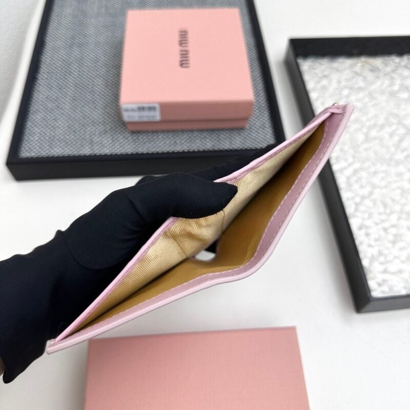 【AT3439】MIU MIU 甘いピンク色の折りたたみショートウォレット｜シンプルで万能 落ち着いて精巧 おしゃれ必須
