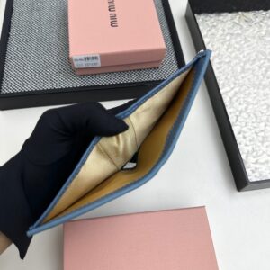 【AT3442】MIU MIU ハイエンドなブルーの短財布｜ファッション感覚抜群の軽量でエレガントな小さめデザイン　