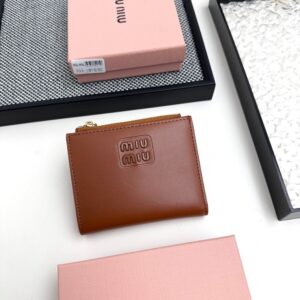 【AT3443】MIU MIU ヴィンテージブラウンのショートウォレット｜エレガントで知的な軽奢質感 小さくて便利