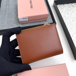 【AT3443】MIU MIU ヴィンテージブラウンのショートウォレット｜エレガントで知的な軽奢質感 小さくて便利