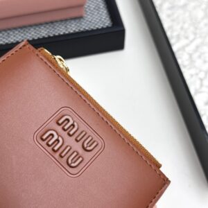 【AT3443】MIU MIU ヴィンテージブラウンのショートウォレット｜エレガントで知的な軽奢質感 小さくて便利