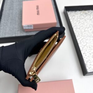 【AT3443】MIU MIU ヴィンテージブラウンのショートウォレット｜エレガントで知的な軽奢質感 小さくて便利