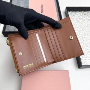 【AT3443】MIU MIU ヴィンテージブラウンのショートウォレット｜エレガントで知的な軽奢質感 小さくて便利