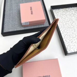 【AT3443】MIU MIU ヴィンテージブラウンのショートウォレット｜エレガントで知的な軽奢質感 小さくて便利