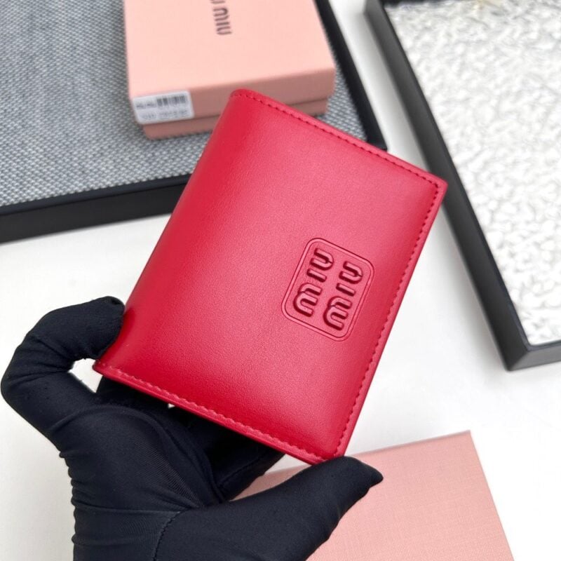 【AT3450】MIU MIUクラシックレッドショートウォレット｜情熱的で優雅、ラグジュアリーで使いやすいマストハブアイテム、コンパクトで持ち運び便利