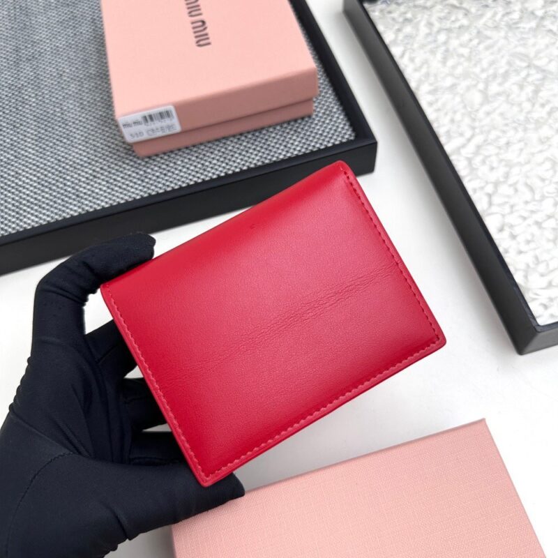 【AT3450】MIU MIUクラシックレッドショートウォレット｜情熱的で優雅、ラグジュアリーで使いやすいマストハブアイテム、コンパクトで持ち運び便利