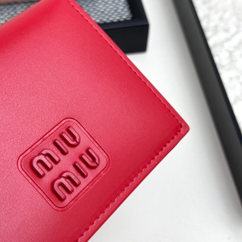 【AT3450】MIU MIUクラシックレッドショートウォレット｜情熱的で優雅、ラグジュアリーで使いやすいマストハブアイテム、コンパクトで持ち運び便利