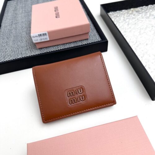 【AT3451】MIU MIU クラシックなブラウンショートウォレット｜ヴィンテージでエレガント、ラグジュアリーで万能、コンパクトで持ち運び便利