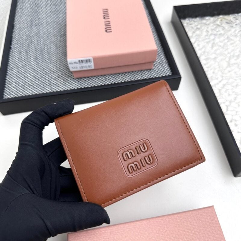 【AT3451】MIU MIU クラシックなブラウンショートウォレット｜ヴィンテージでエレガント、ラグジュアリーで万能、コンパクトで持ち運び便利