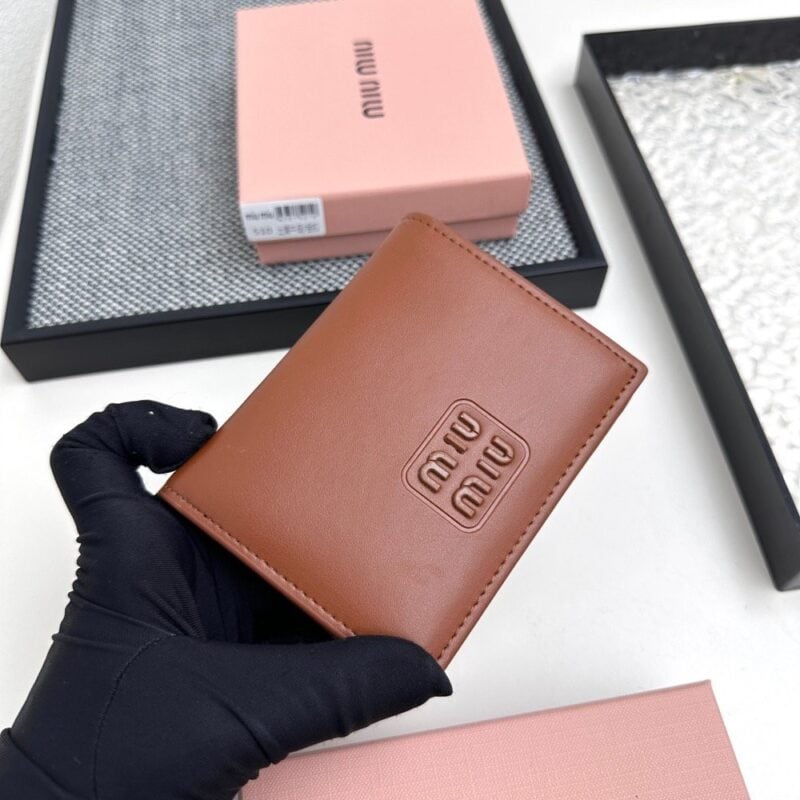 【AT3451】MIU MIU クラシックなブラウンショートウォレット｜ヴィンテージでエレガント、ラグジュアリーで万能、コンパクトで持ち運び便利