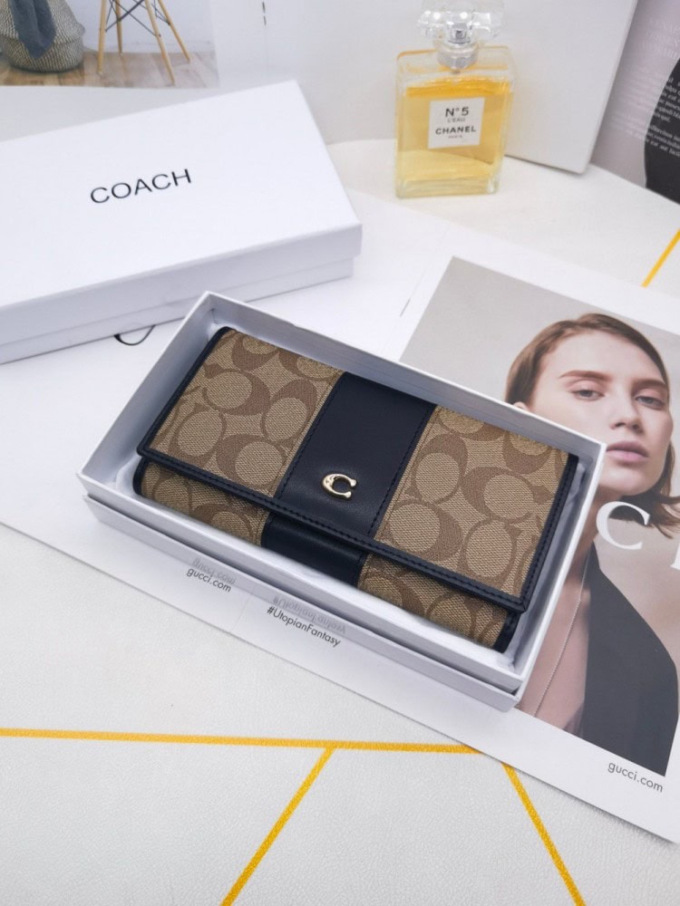 【AT3454】COACHのクラシックなCロゴプリントが施されたロングウォレット。シックでシンプル、多機能な財布です。