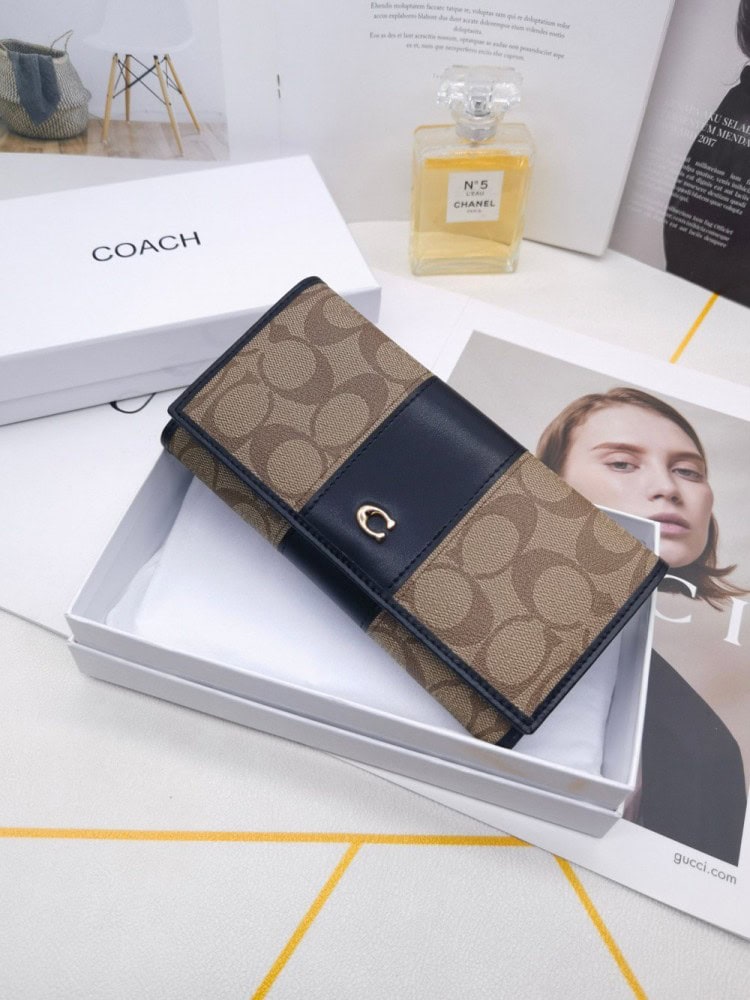 【AT3454】COACHのクラシックなCロゴプリントが施されたロングウォレット。シックでシンプル、多機能な財布です。