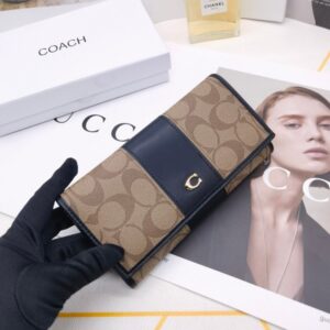 【AT3454】COACHのクラシックなCロゴプリントが施されたロングウォレット。シックでシンプル、多機能な財布です。