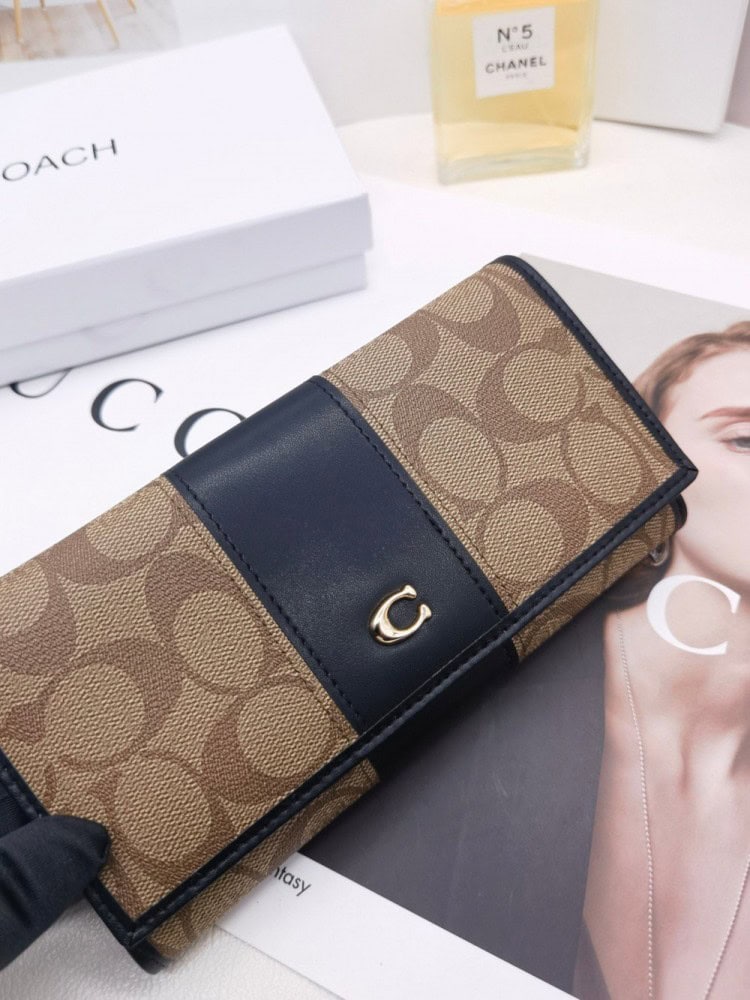 【AT3454】COACHのクラシックなCロゴプリントが施されたロングウォレット。シックでシンプル、多機能な財布です。