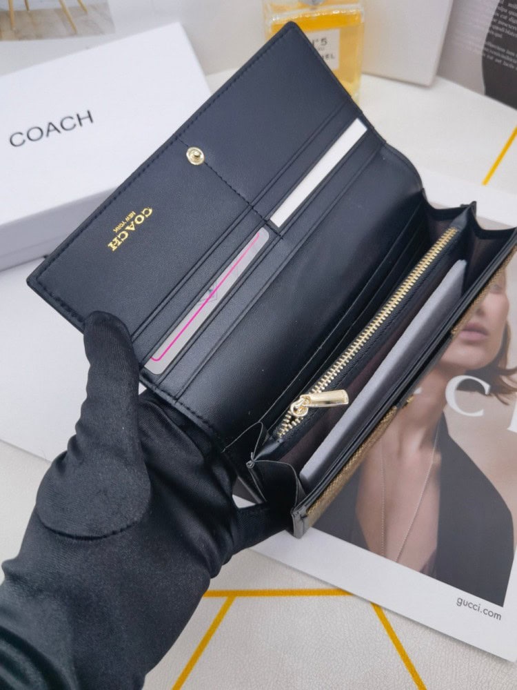 【AT3454】COACHのクラシックなCロゴプリントが施されたロングウォレット。シックでシンプル、多機能な財布です。
