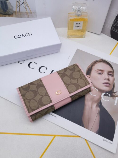 【AT3455】COACHのクラシックなC型ロングウォレット。ファッショナブルなカラーブロック、レトロでエレガントなスタイル。