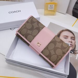 【AT3455】COACHのクラシックなC型ロングウォレット。ファッショナブルなカラーブロック、レトロでエレガントなスタイル。