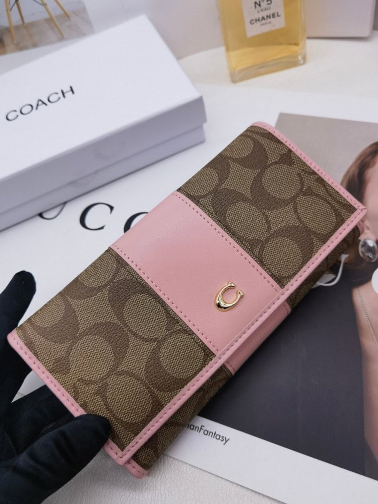【AT3455】COACHのクラシックなC型ロングウォレット。ファッショナブルなカラーブロック、レトロでエレガントなスタイル。