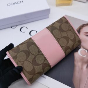 【AT3455】COACHのクラシックなC型ロングウォレット。ファッショナブルなカラーブロック、レトロでエレガントなスタイル。