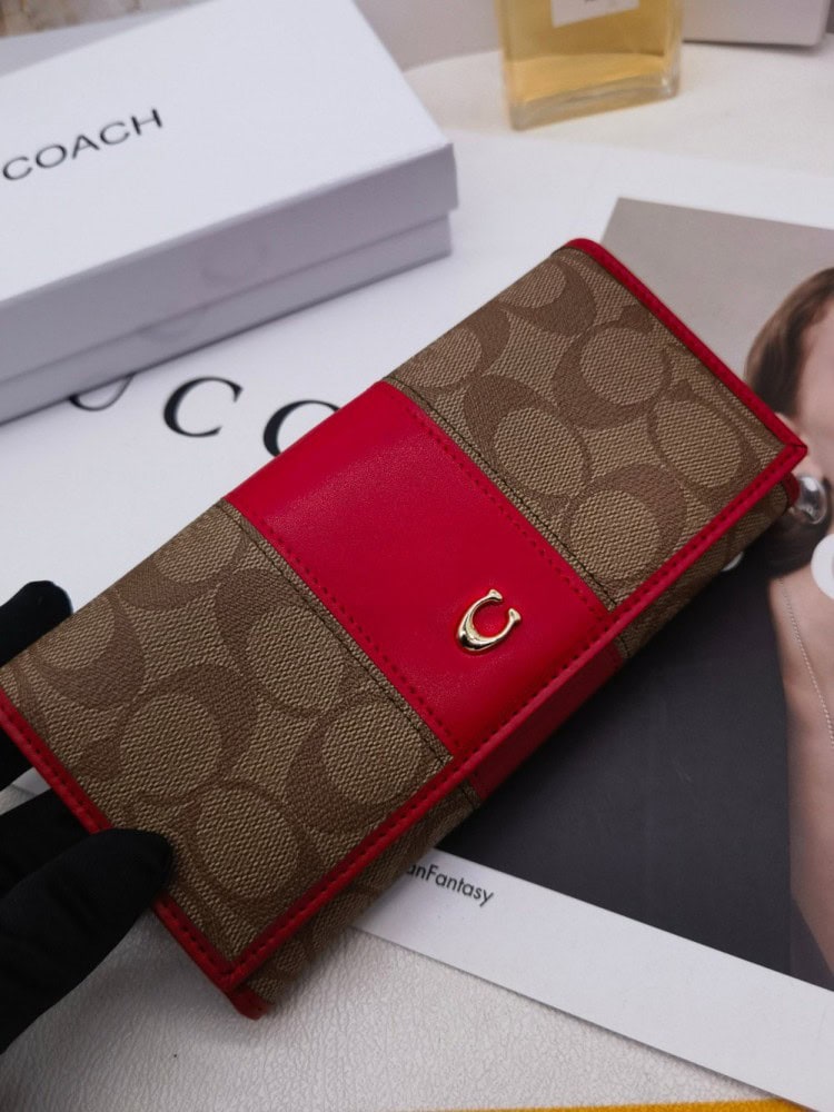 【AT3456】COACHクラシックC柄のコントラストカラー長財布　おしゃれで合わせやすく、コレクションにも最適