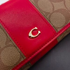 【AT3456】COACHクラシックC柄のコントラストカラー長財布　おしゃれで合わせやすく、コレクションにも最適