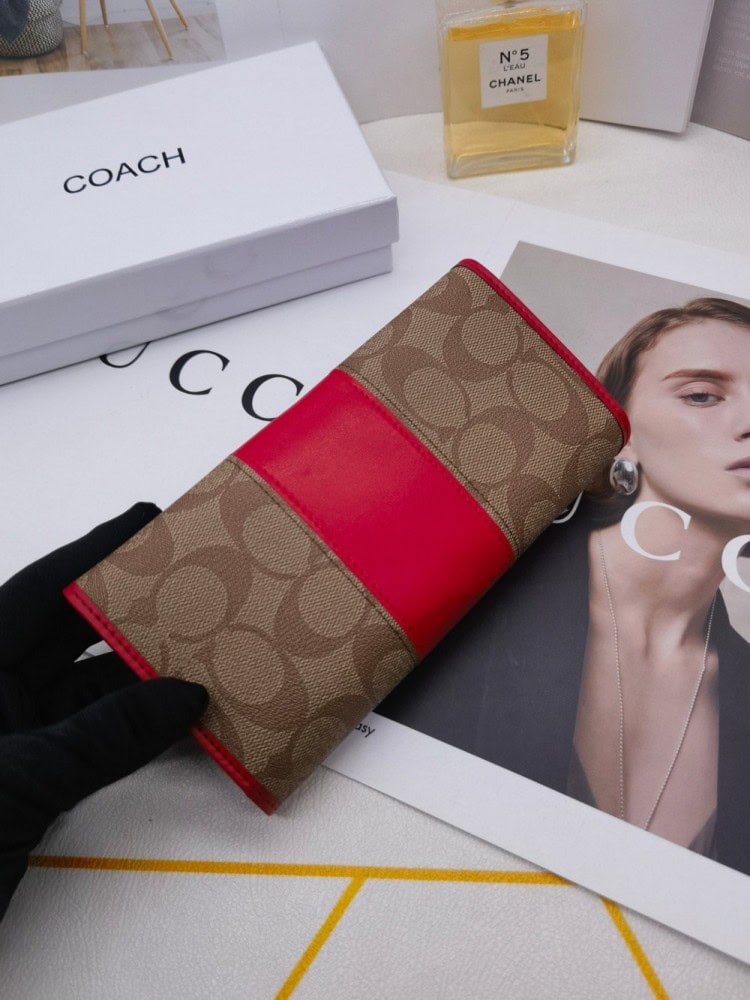 【AT3456】COACHクラシックC柄のコントラストカラー長財布　おしゃれで合わせやすく、コレクションにも最適