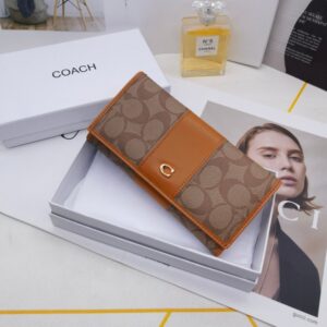 【AT3457】CoachのクラシックなCロゴプリントとカラーブロックの長財布。ファッショナブルでエレガント、大きな収納スペース設計、軽い贅沢なベーシックアイテム。
