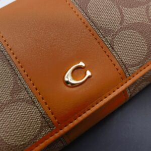 【AT3457】CoachのクラシックなCロゴプリントとカラーブロックの長財布。ファッショナブルでエレガント、大きな収納スペース設計、軽い贅沢なベーシックアイテム。