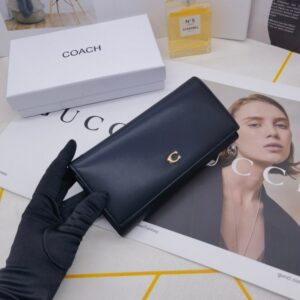 【AT3459】COACHの長いクラシックレザーウォレット｜エレガントで万能｜大容量設計｜コレクションにおすすめ