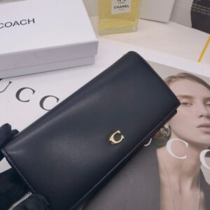 【AT3459】COACHの長いクラシックレザーウォレット｜エレガントで万能｜大容量設計｜コレクションにおすすめ