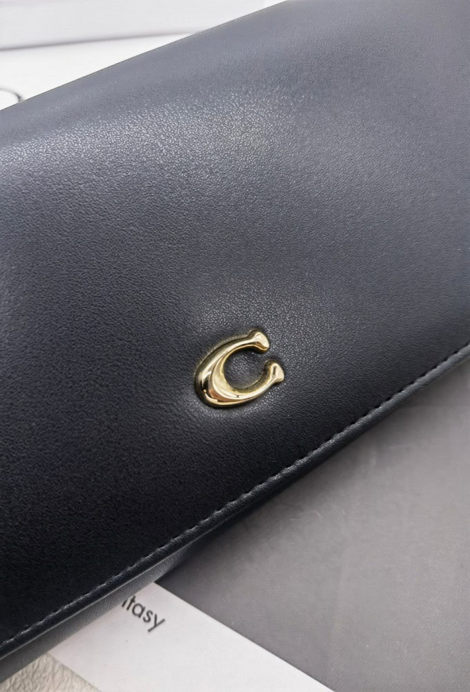 【AT3459】COACHの長いクラシックレザーウォレット｜エレガントで万能｜大容量設計｜コレクションにおすすめ