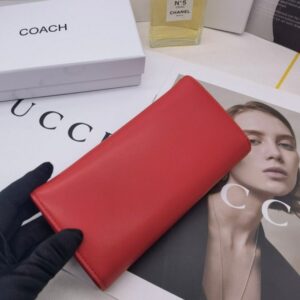 【AT3460】COACHのクラシックなCの長財布。ファッションでシンプルなデザイン、高級な皮製感じ。