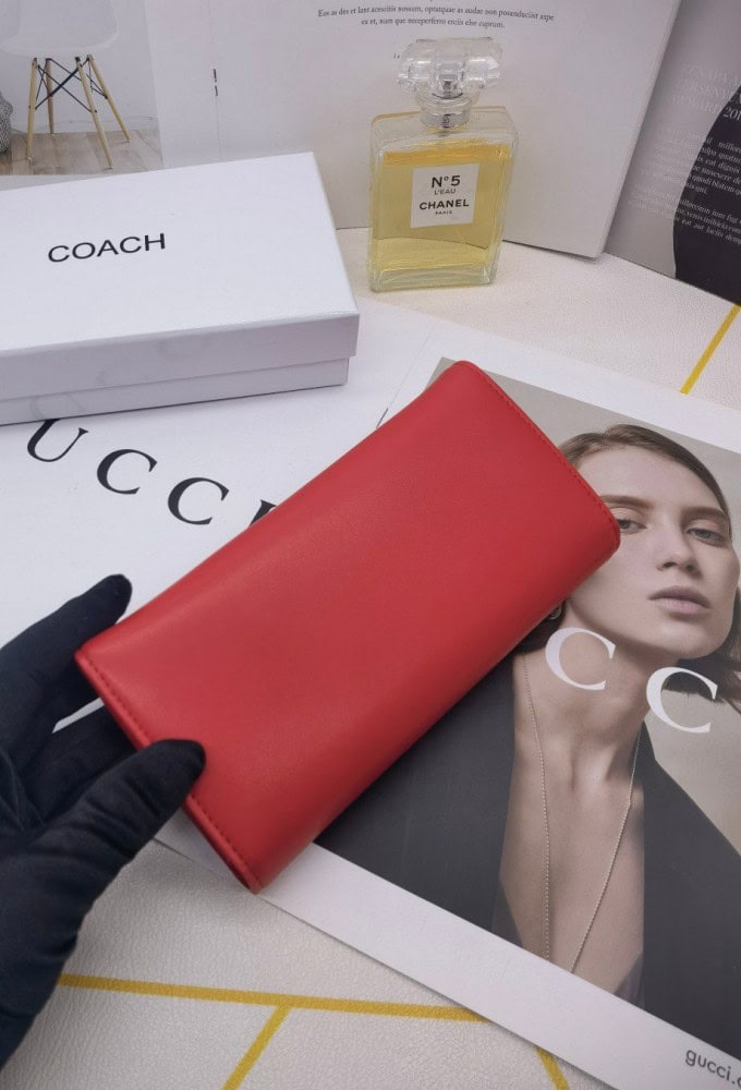 【AT3460】COACHのクラシックなCの長財布。ファッションでシンプルなデザイン、高級な皮製感じ。