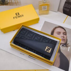 【AT3462】FENDIクラシックFFモノグラム柄カラーブロック長財布。トレンディで万能、高級感がある。