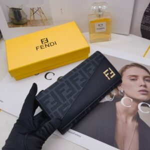 【AT3462】FENDIクラシックFFモノグラム柄カラーブロック長財布。トレンディで万能、高級感がある。
