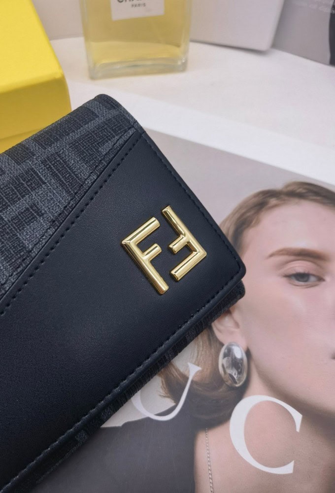 【AT3462】FENDIクラシックFFモノグラム柄カラーブロック長財布。トレンディで万能、高級感がある。