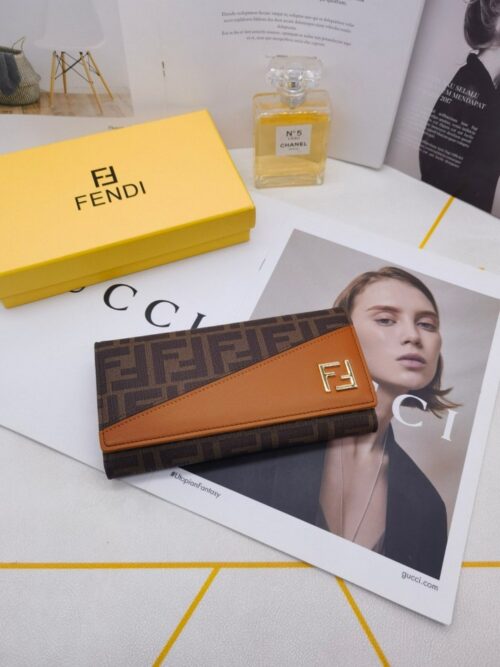 【AT3463】FendiのクラシックなFFモノグラム柄の色合わせの長財布は、ファッション感度が高く、ラグジュアリーブランドの選択です。