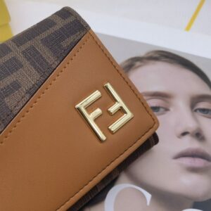 【AT3463】FendiのクラシックなFFモノグラム柄の色合わせの長財布は、ファッション感度が高く、ラグジュアリーブランドの選択です。