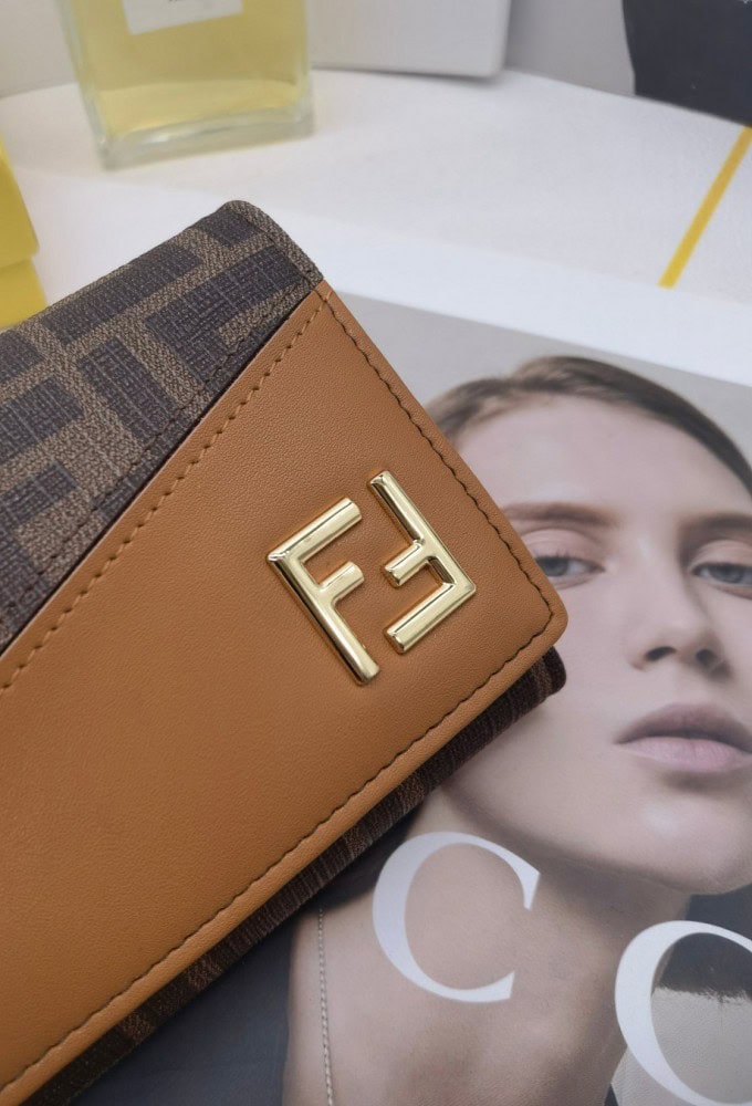 【AT3463】FendiのクラシックなFFモノグラム柄の色合わせの長財布は、ファッション感度が高く、ラグジュアリーブランドの選択です。