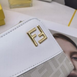 【AT3465】FendiのFFプリントパッチワークロングジップウォレット。ファッショナブルでエレガントなクラシックデザイン。