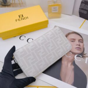 【AT3465】FendiのFFプリントパッチワークロングジップウォレット。ファッショナブルでエレガントなクラシックデザイン。