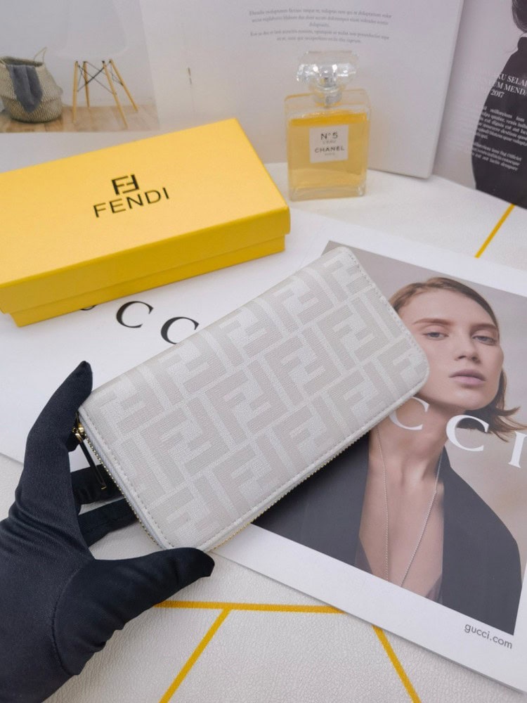 【AT3465】FendiのFFプリントパッチワークロングジップウォレット。ファッショナブルでエレガントなクラシックデザイン。