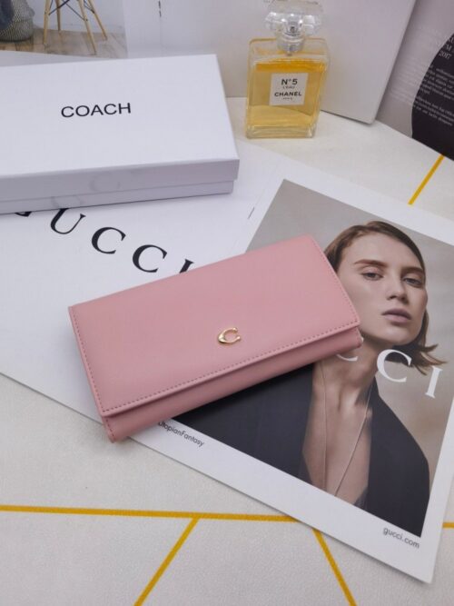 【AT3470】Coachコーチのクラシックでシンプルな長財布。女性におしゃれで合わせやすいハンドバッグ。