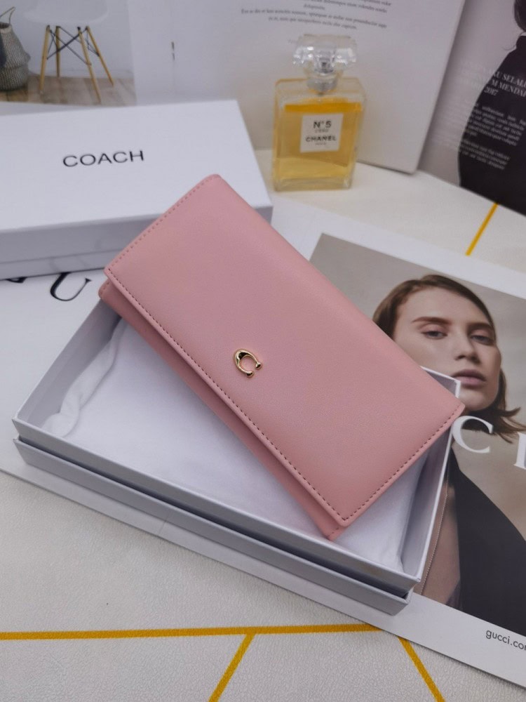 【AT3470】Coachコーチのクラシックでシンプルな長財布。女性におしゃれで合わせやすいハンドバッグ。