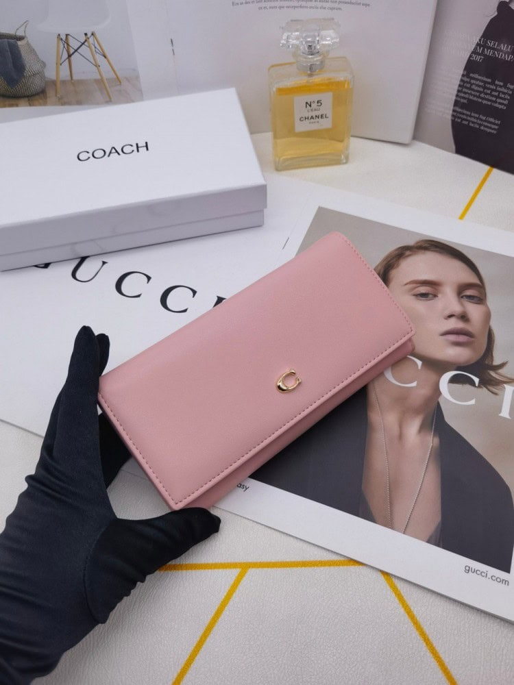 【AT3470】Coachコーチのクラシックでシンプルな長財布。女性におしゃれで合わせやすいハンドバッグ。